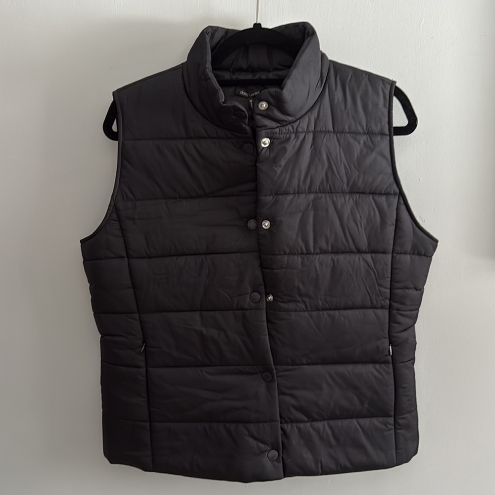 Daisy Fuentes Black Puffer Vest NWT